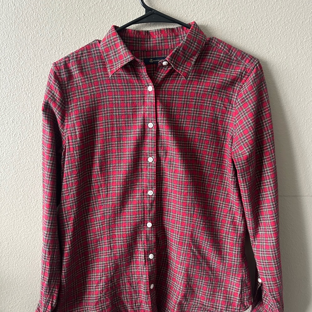 Women's Red Plaid Button-Up Shirt - Classic Collared Flannel